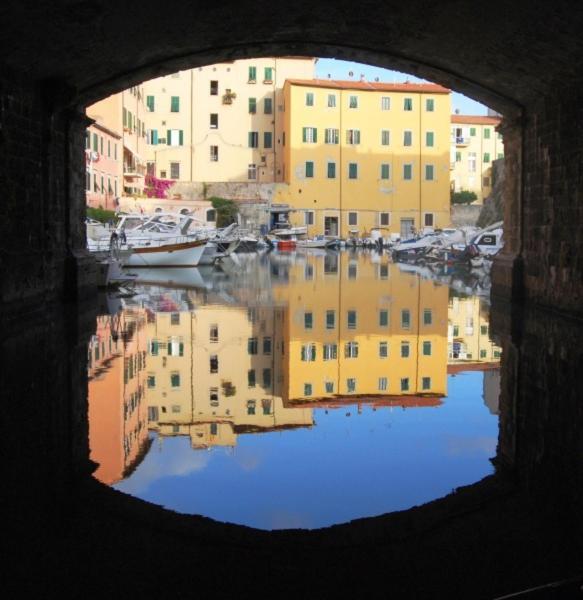 "Dueemme Lodge" , A Pochi Passi Dal Porto Livorno Luaran gambar