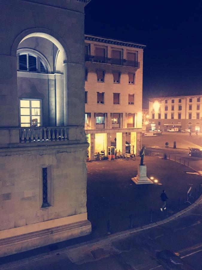 "Dueemme Lodge" , A Pochi Passi Dal Porto Livorno Luaran gambar